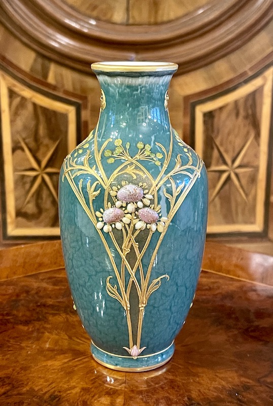 Vase mit Emailmalerei