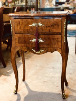 antike möbel - hier ein nähtisch dresdener barock