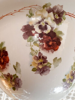 Deckenleuchter ca. 1930 - weißes Milchglas mit Druckdekor Siefmütterchen