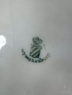 Deckelvase Nymphenburg - Porzellan, Bunte Bemalung, Herbstlaub mit roten und blauen Beeren, Stempelmarke ca. 1906, Entwurf: Rudolf Sieck