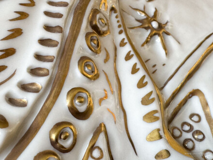 Rhinozeros aus Ludwigsburger Porzellan. Hartporzellan / echt Gold Malerei